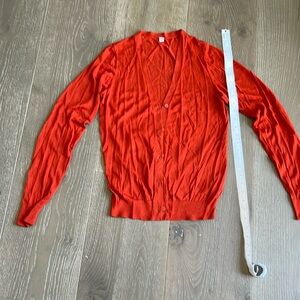 Uni QLO  cardigan sweater